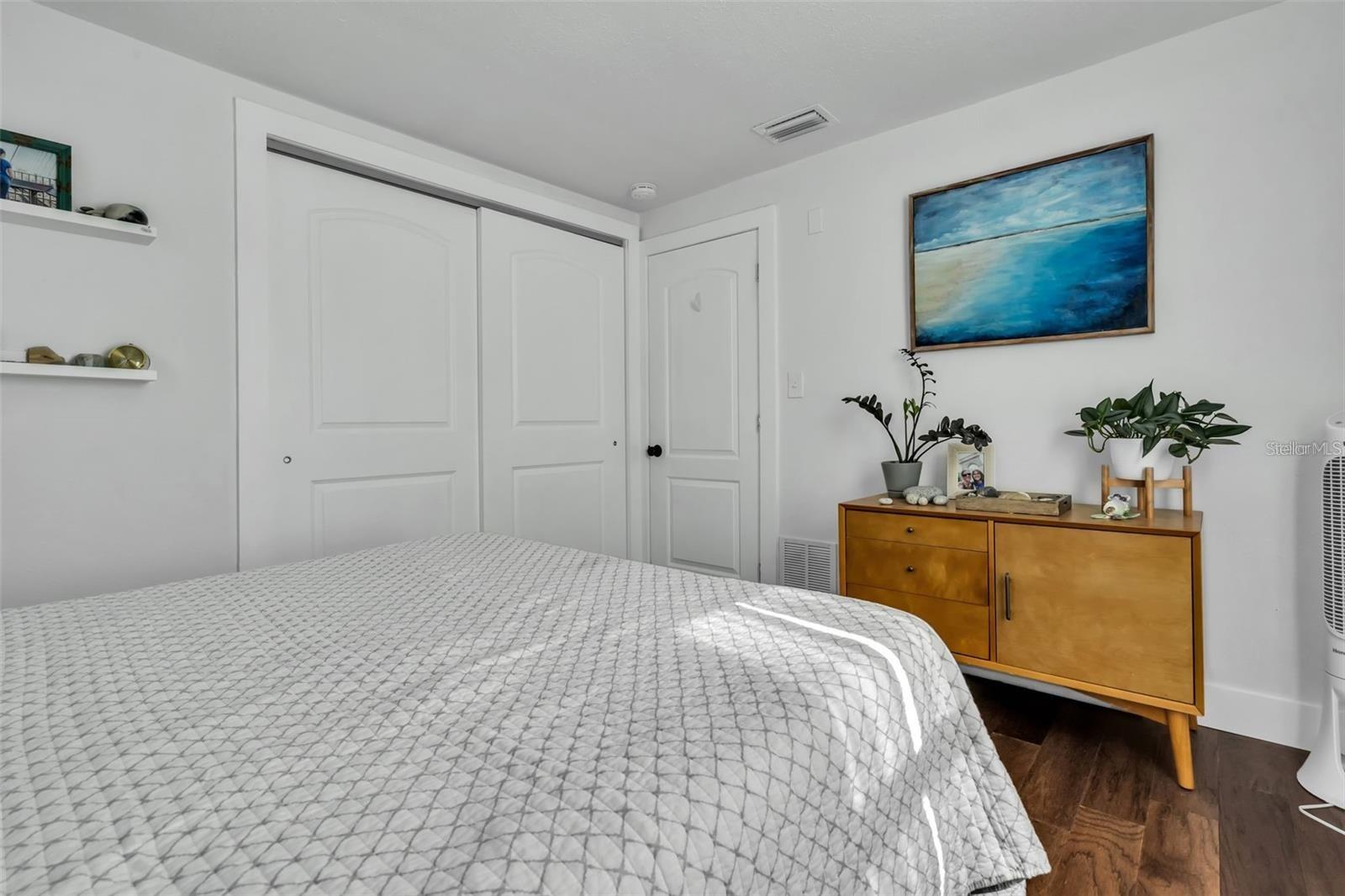 Image 10 of 33 For 916 47th Avenue N