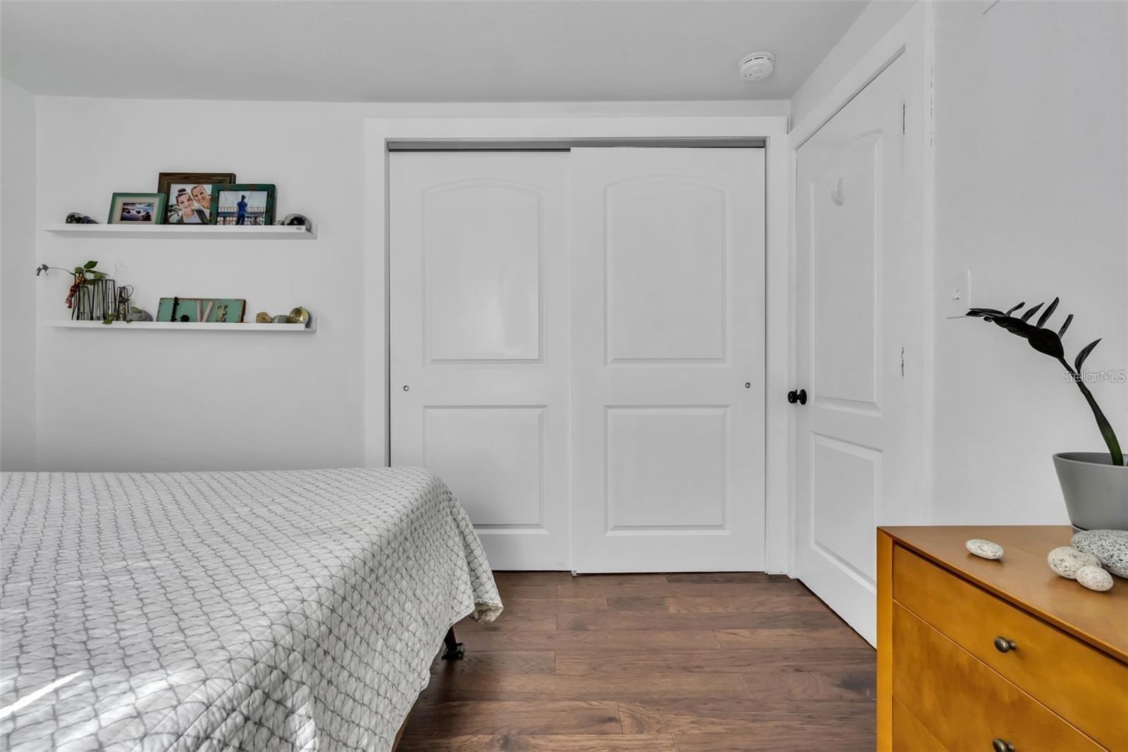 Image 11 of 33 For 916 47th Avenue N