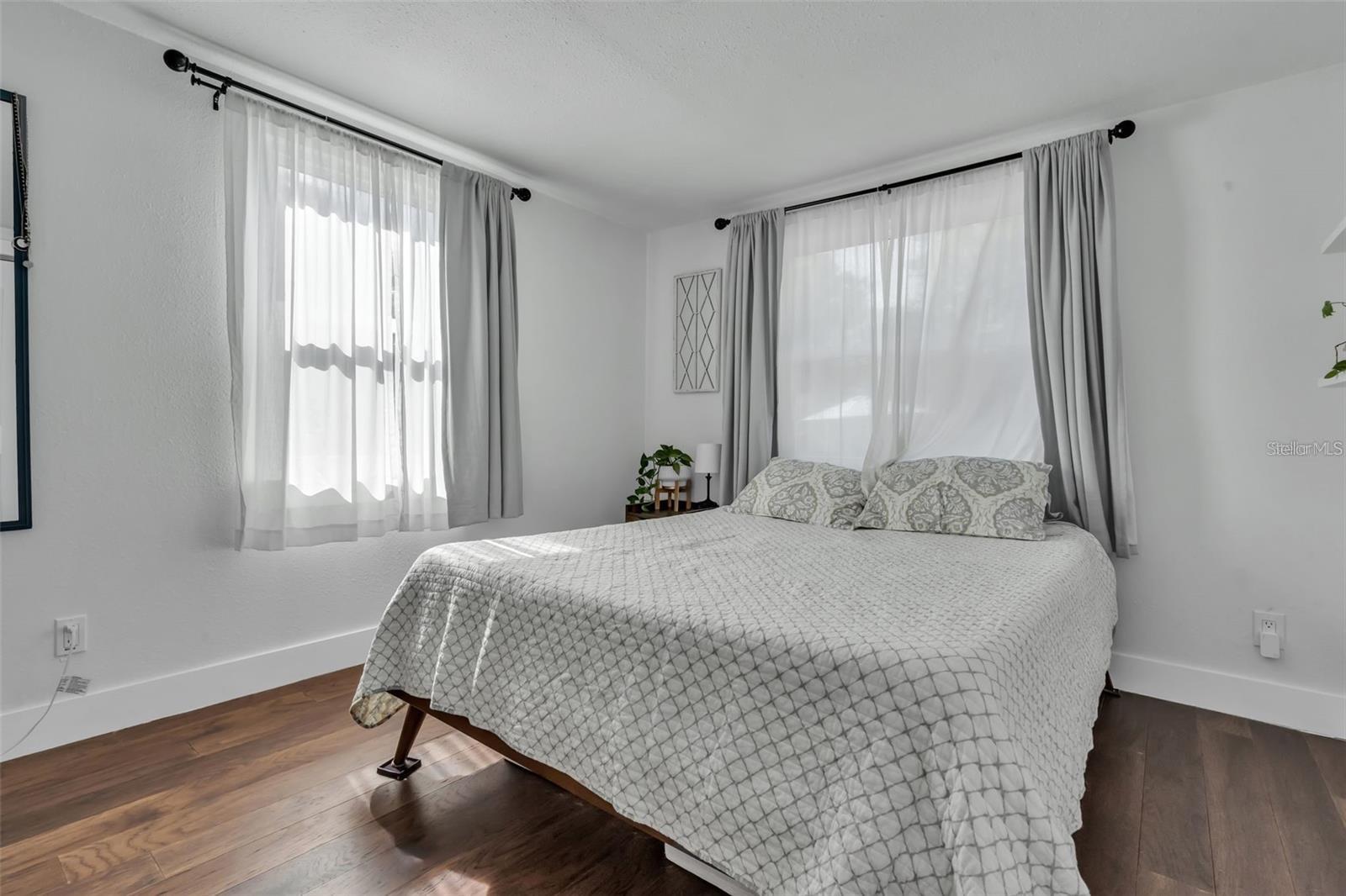 Image 12 of 33 For 916 47th Avenue N