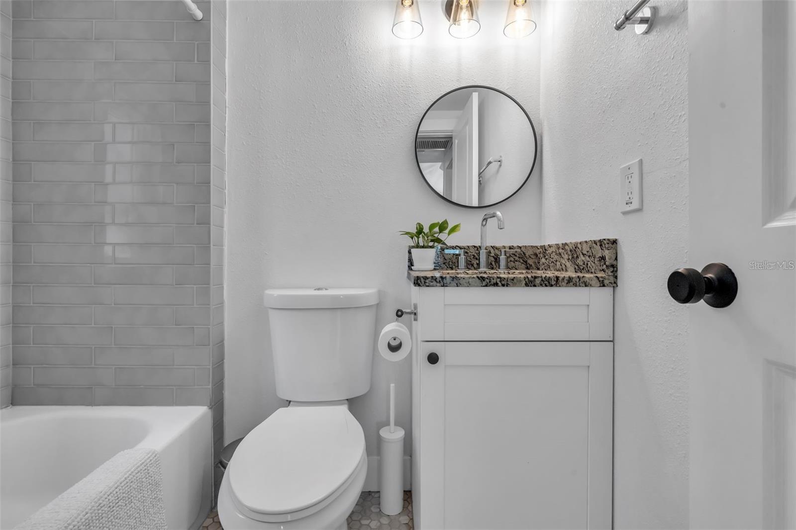 Image 13 of 33 For 916 47th Avenue N
