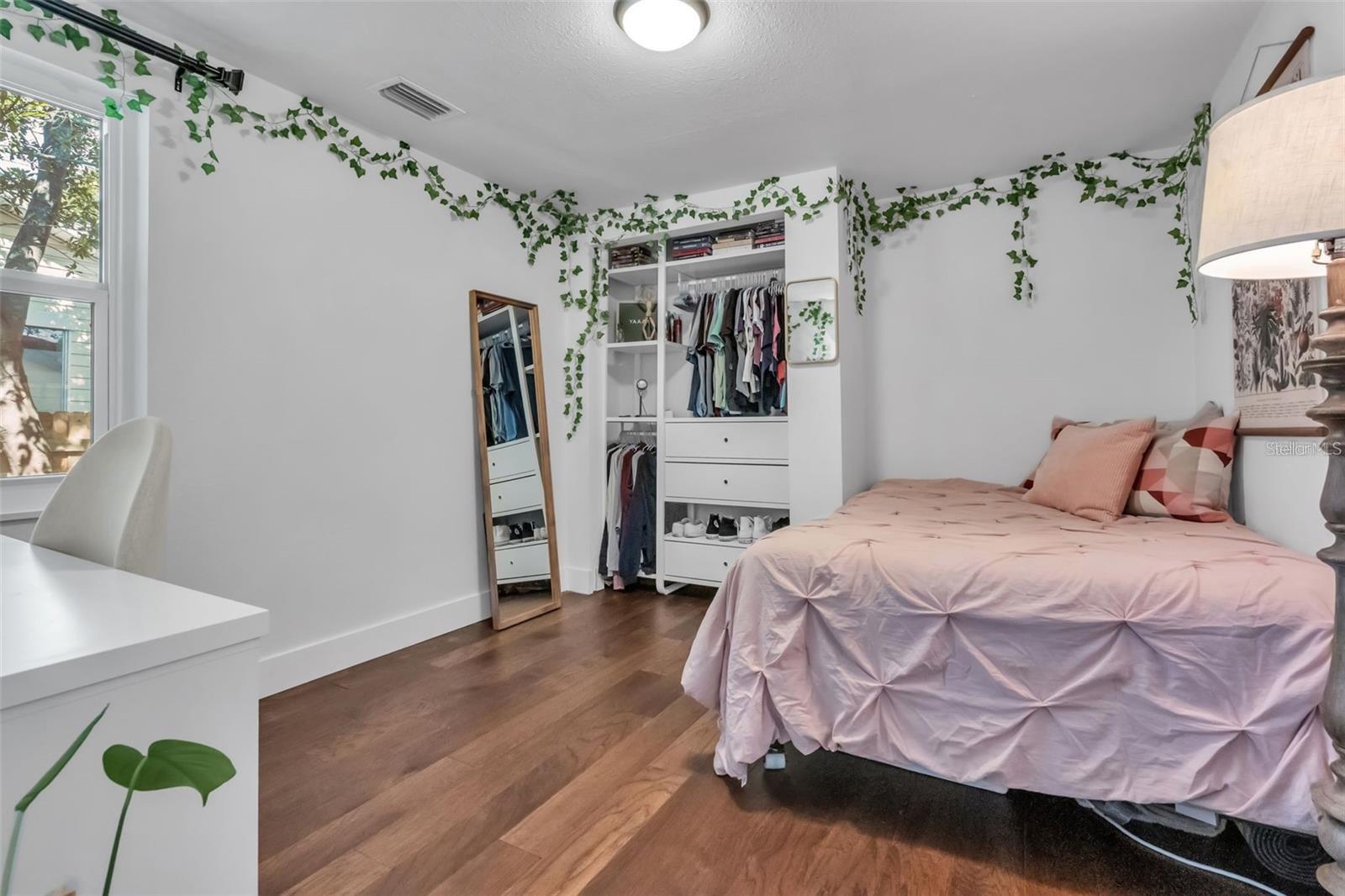 Image 15 of 33 For 916 47th Avenue N