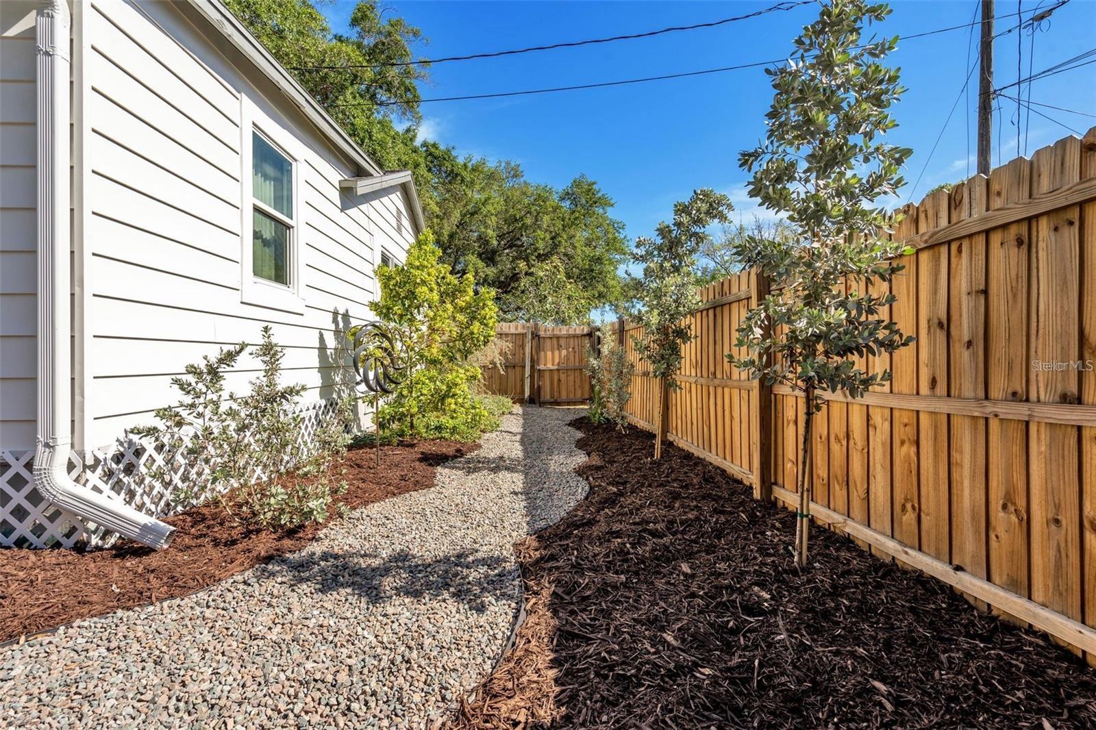 Image 24 of 33 For 916 47th Avenue N