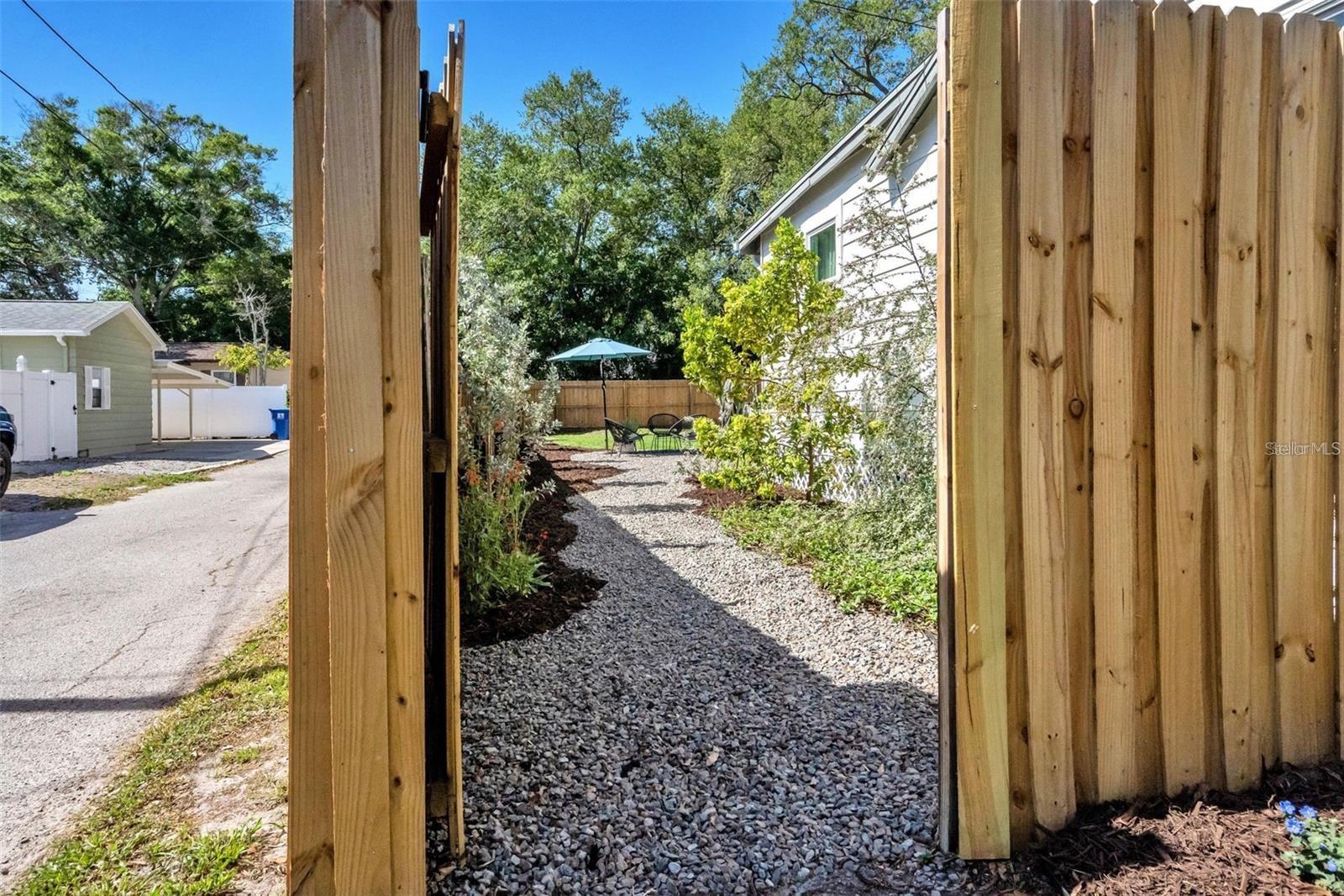 Image 26 of 33 For 916 47th Avenue N