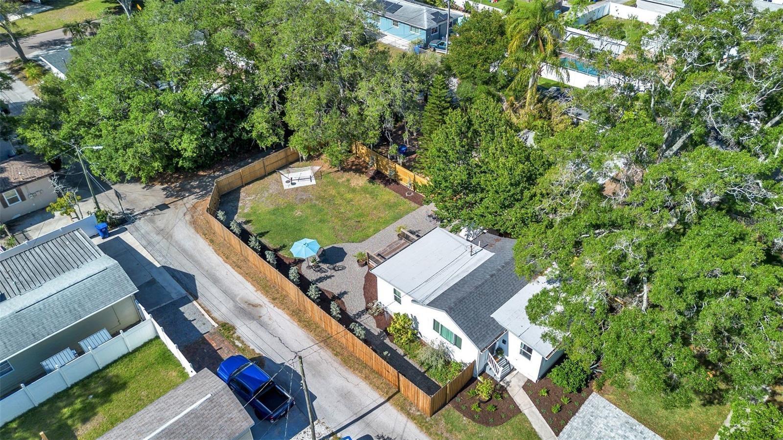 Image 27 of 33 For 916 47th Avenue N