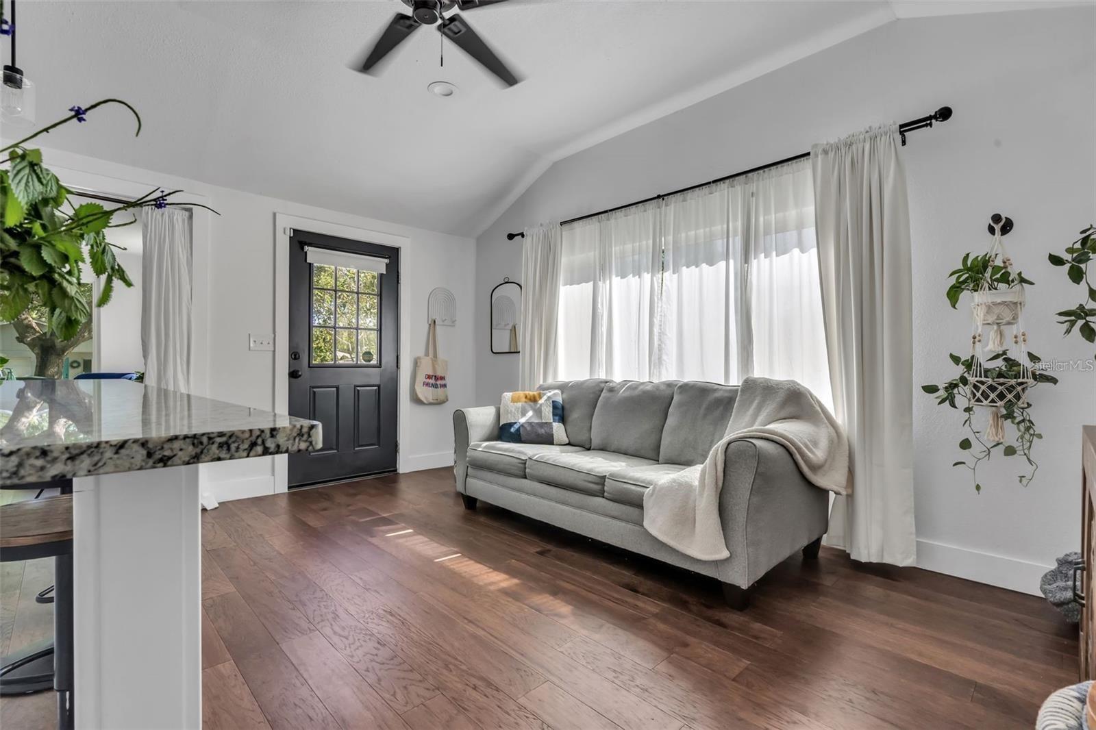 Image 3 of 33 For 916 47th Avenue N