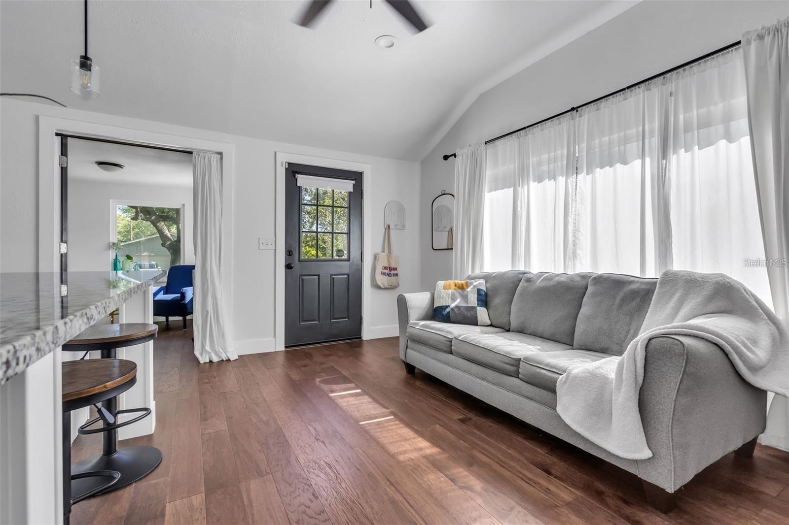 Image 4 of 33 For 916 47th Avenue N