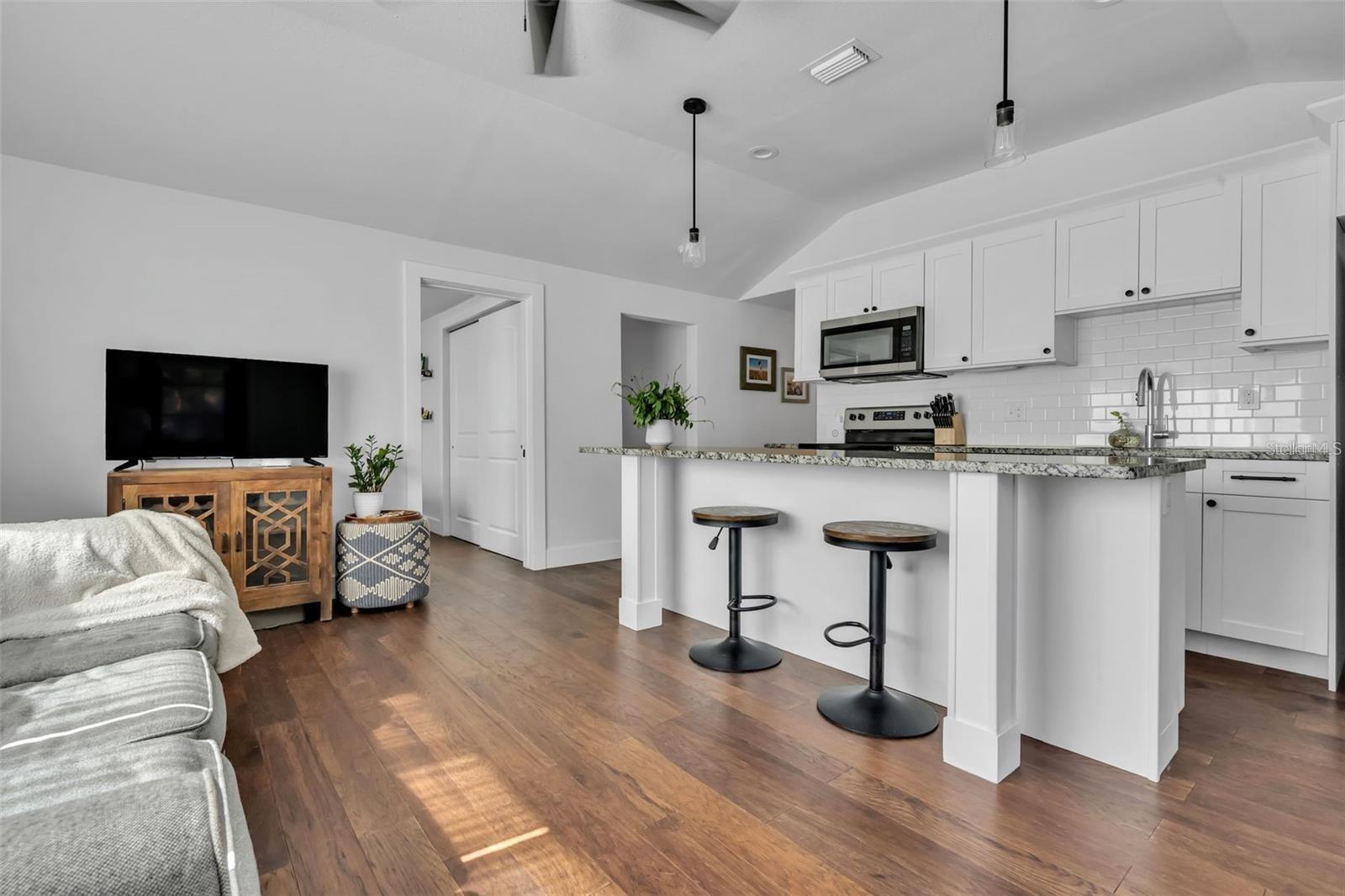 Image 5 of 33 For 916 47th Avenue N