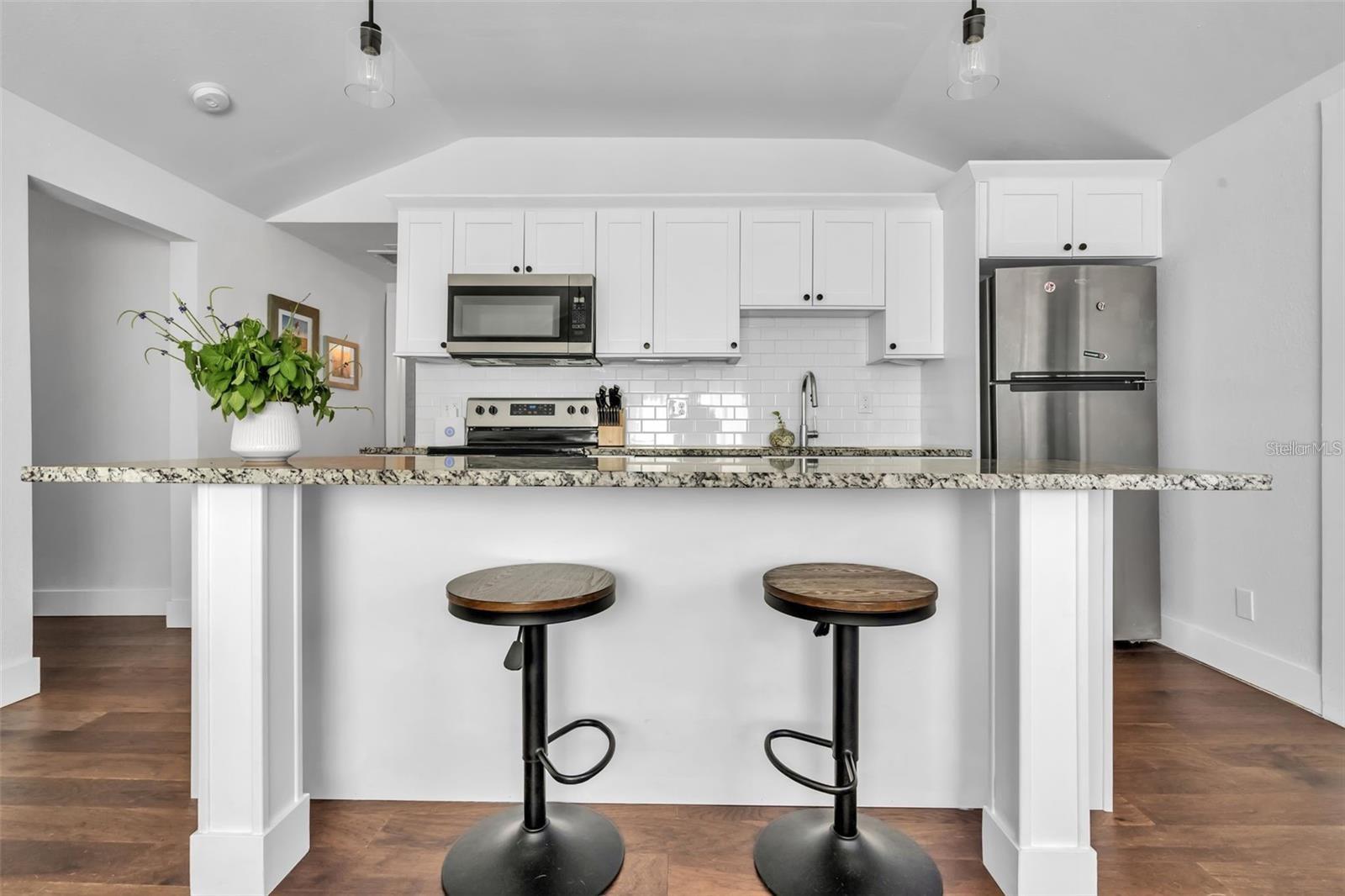 Image 6 of 33 For 916 47th Avenue N