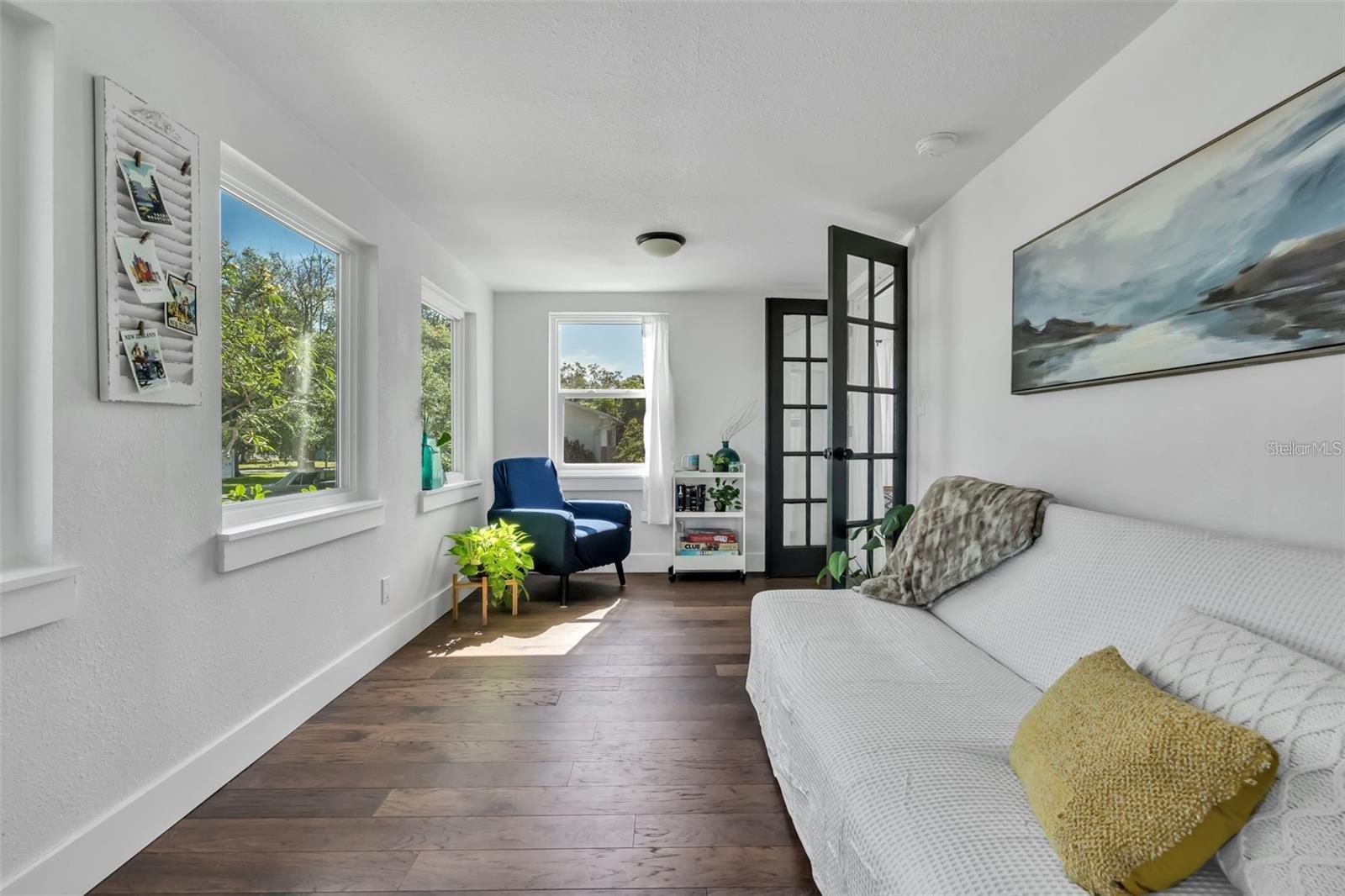 Image 8 of 33 For 916 47th Avenue N