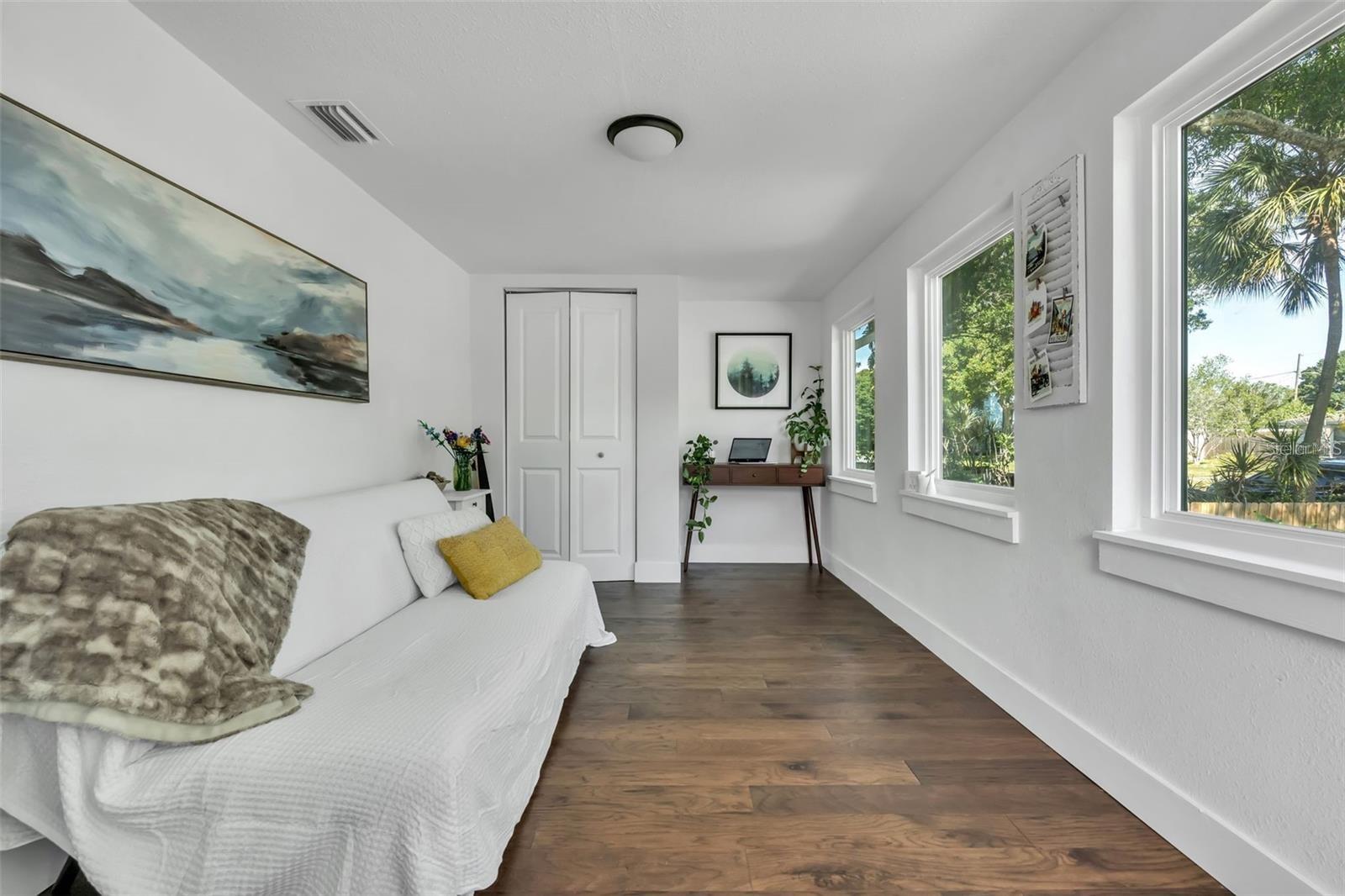 Image 9 of 33 For 916 47th Avenue N