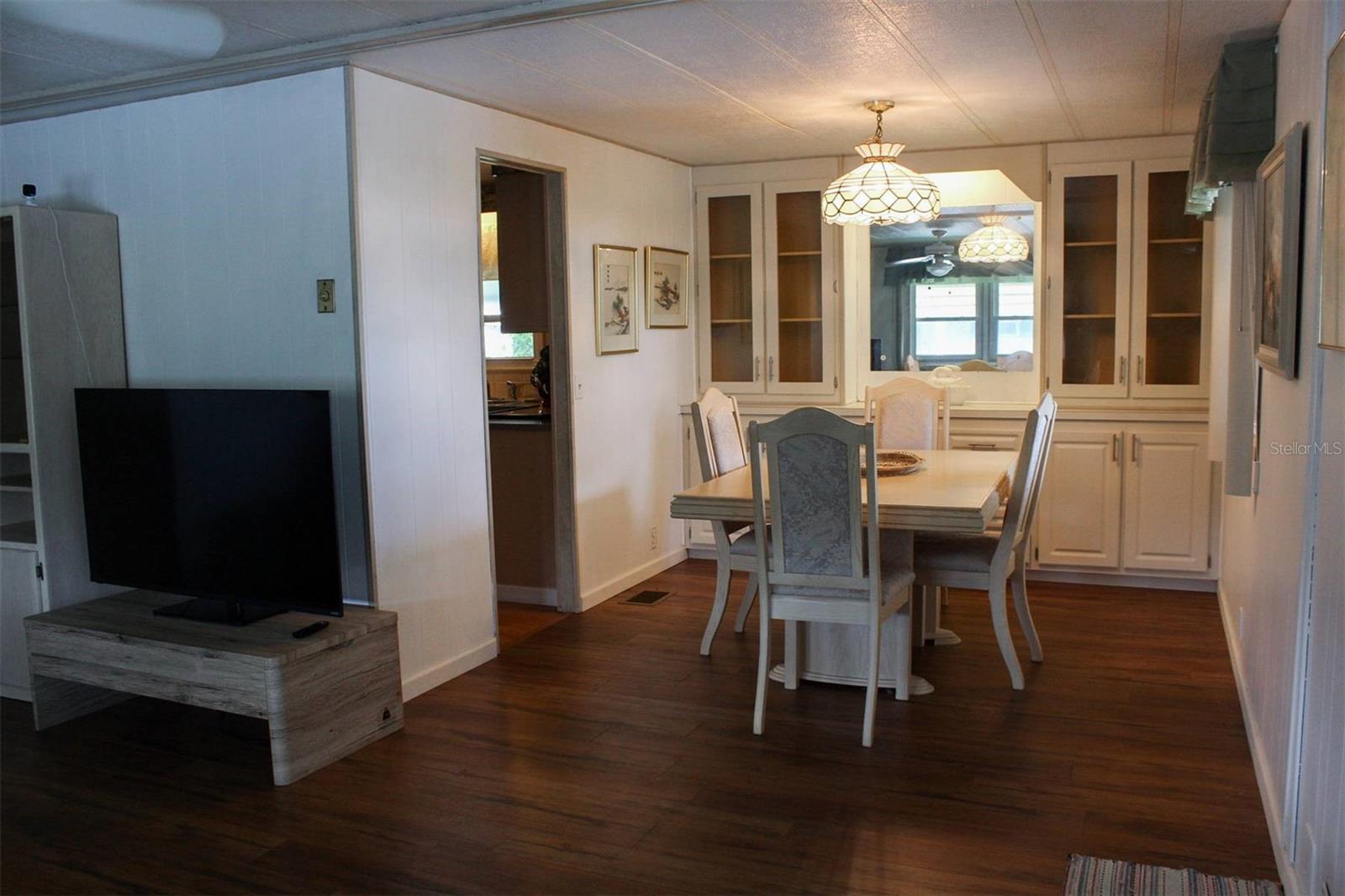 Image 11 of 28 For 1610 Reynolds Road 365