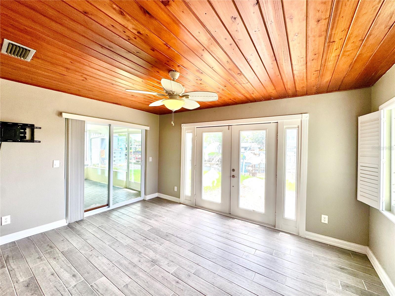 Image 11 of 67 For 7302 Hatteras Drive