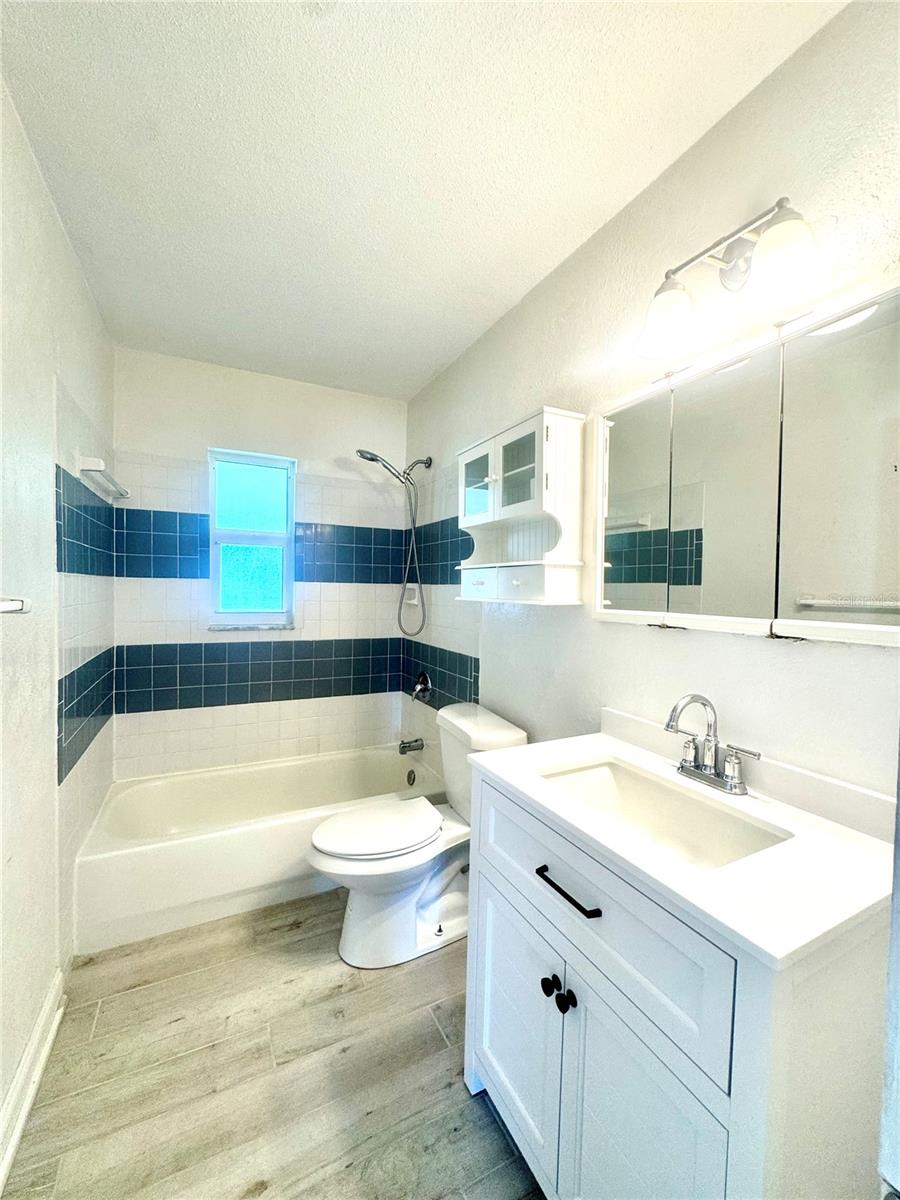 Image 18 of 67 For 7302 Hatteras Drive