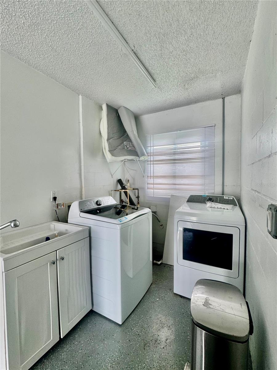 Image 25 of 67 For 7302 Hatteras Drive