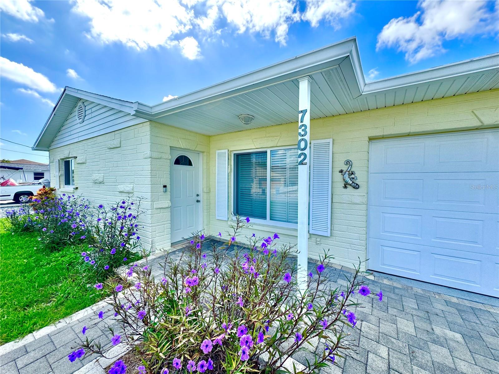 Image 4 of 67 For 7302 Hatteras Drive