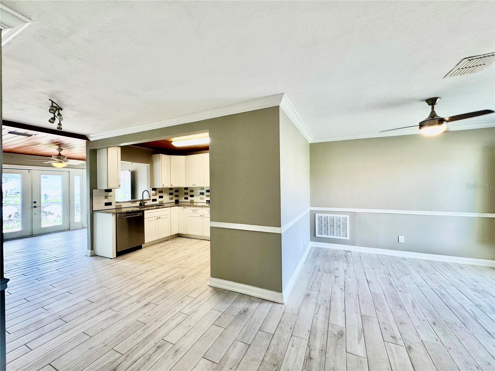 Image 7 of 67 For 7302 Hatteras Drive