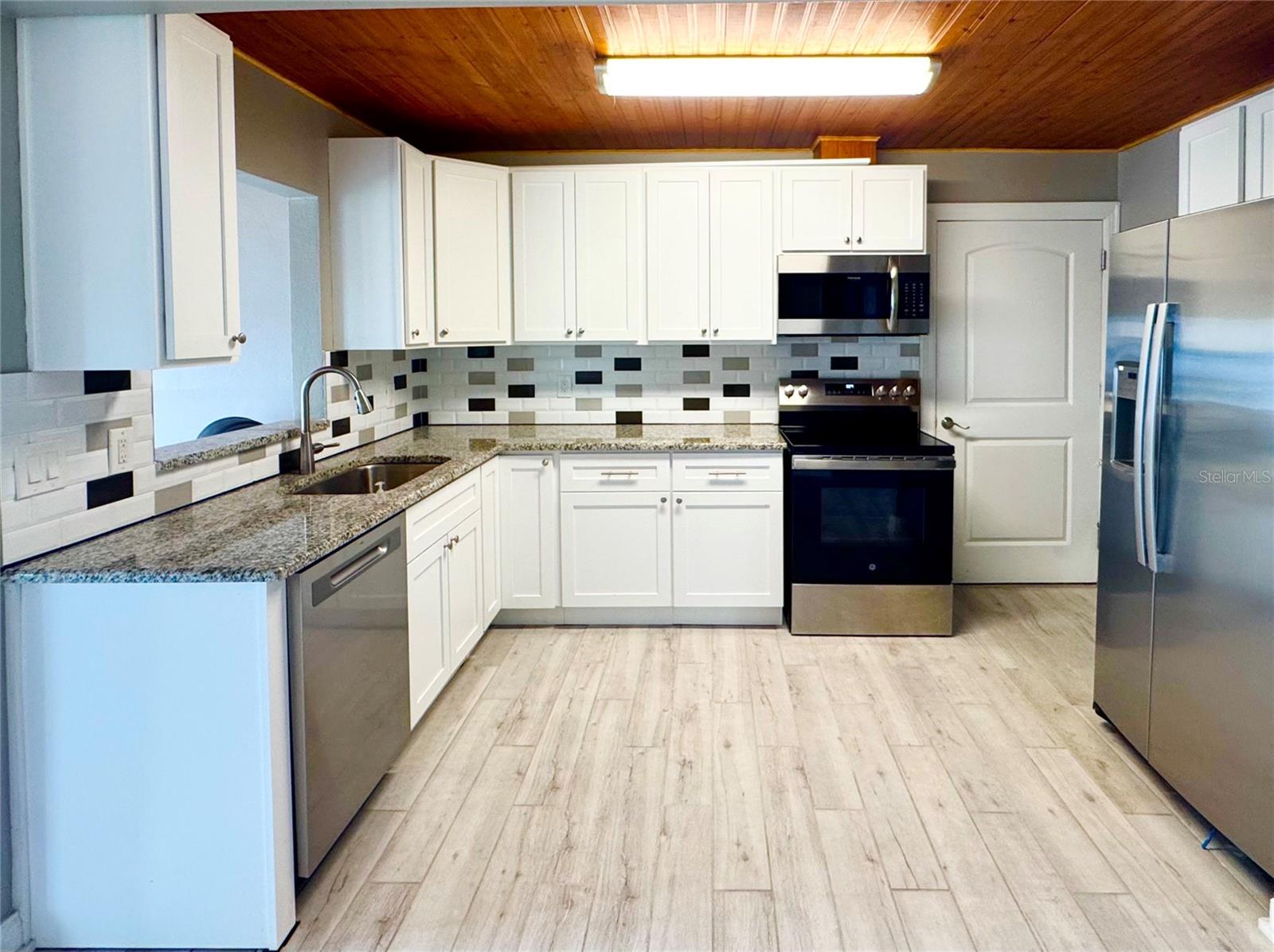 Image 9 of 67 For 7302 Hatteras Drive