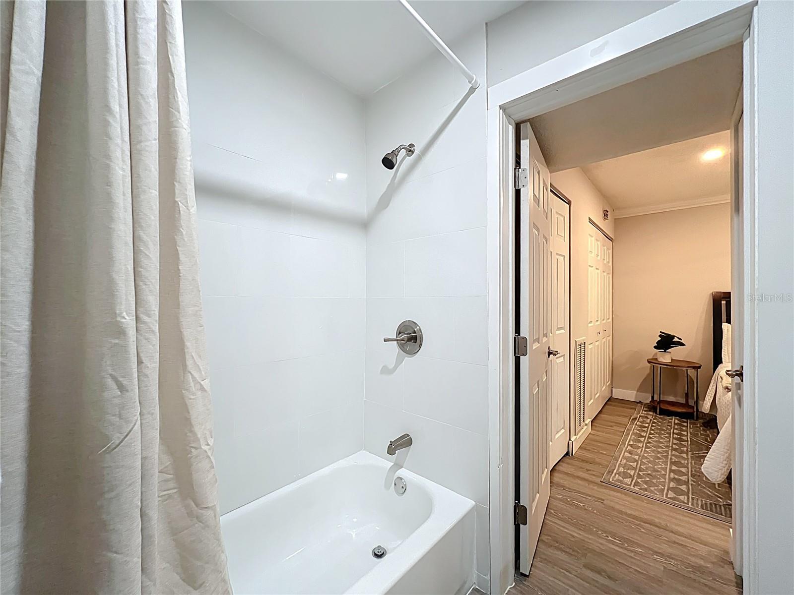 Image 15 of 20 For 250 Rosery Road Nw 202