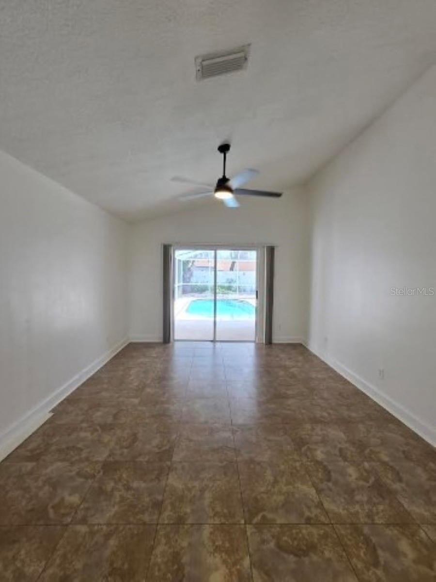 Image 11 of 48 For 18005 Palm Breeze Drive