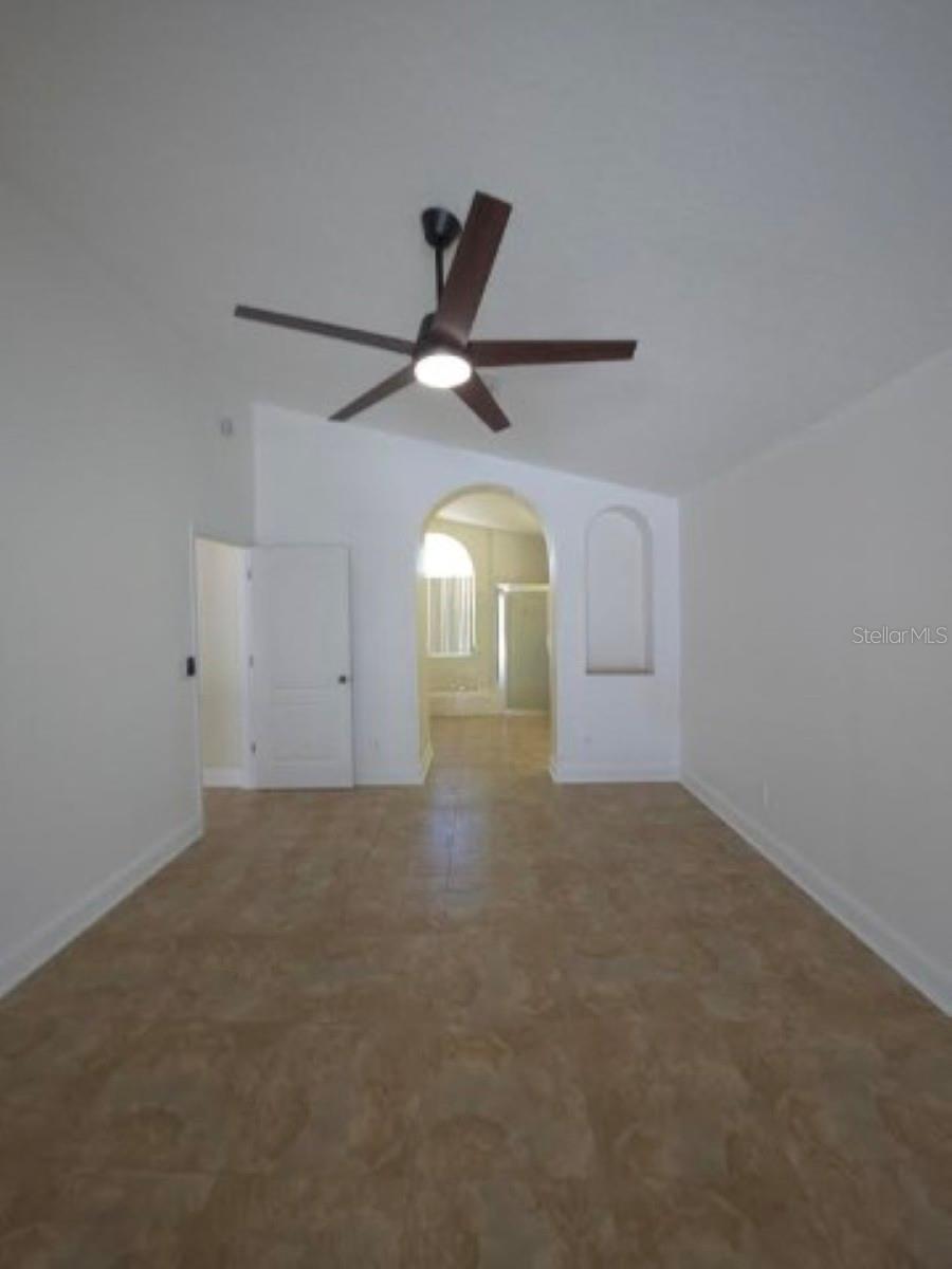Image 12 of 48 For 18005 Palm Breeze Drive