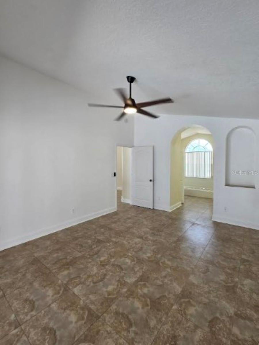 Image 13 of 48 For 18005 Palm Breeze Drive