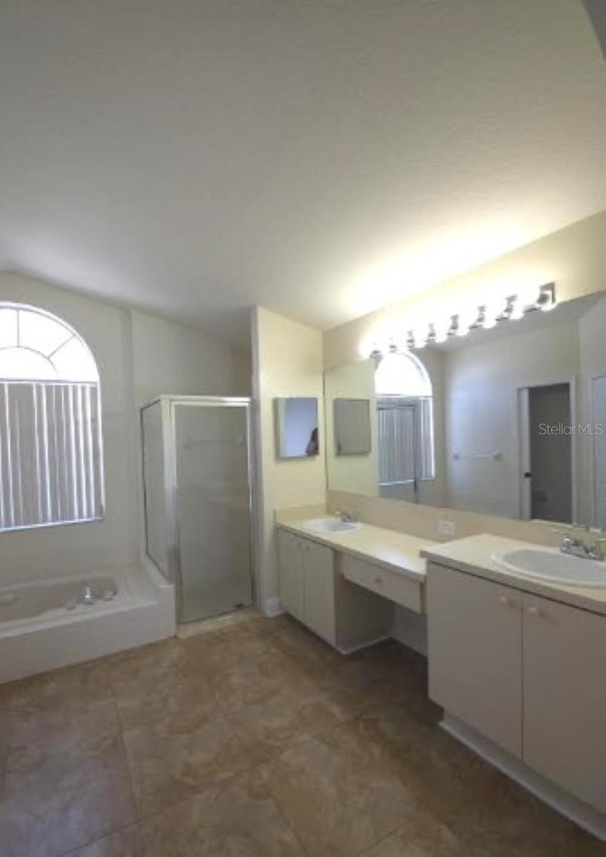 Image 14 of 48 For 18005 Palm Breeze Drive