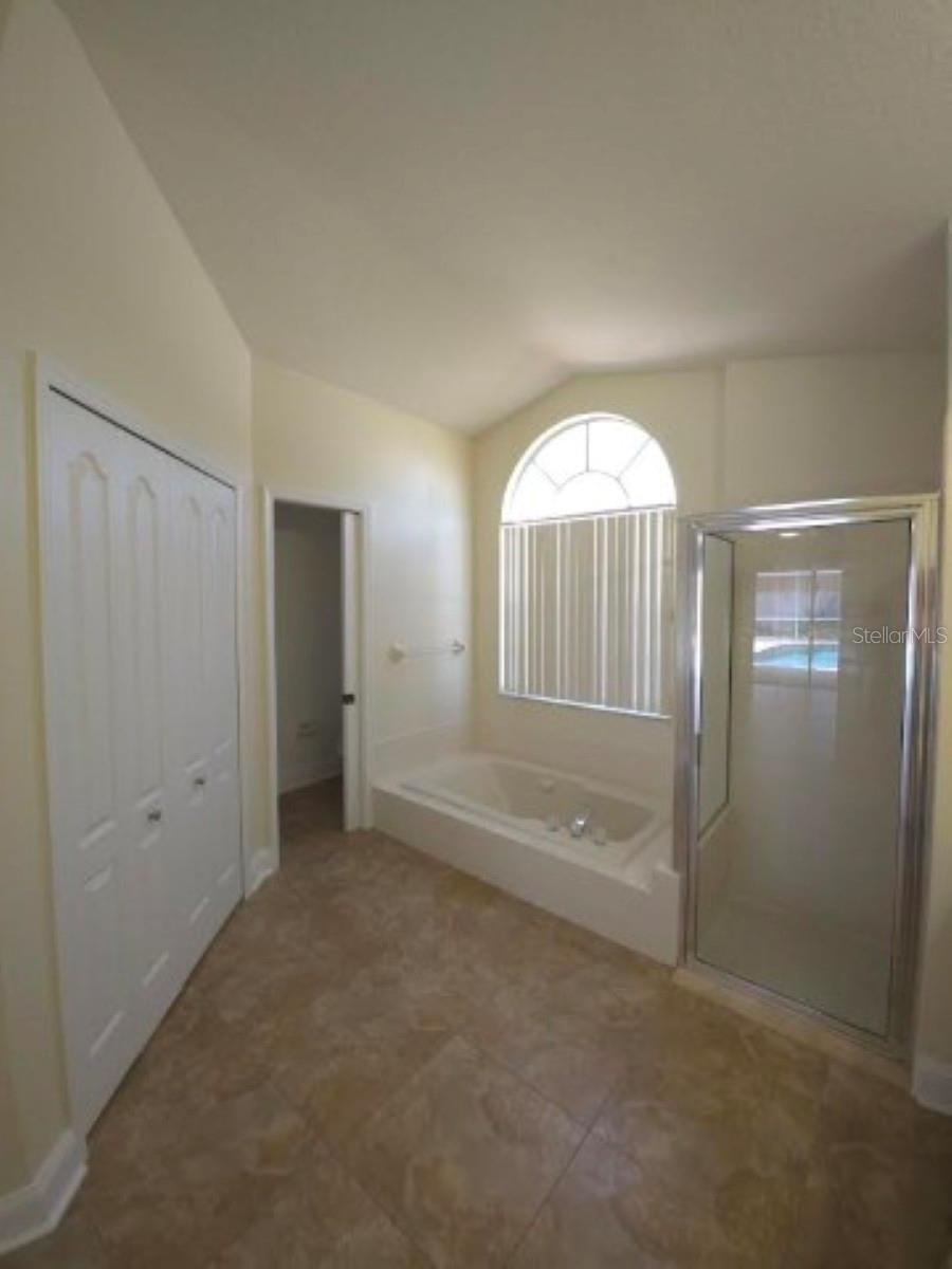 Image 15 of 48 For 18005 Palm Breeze Drive
