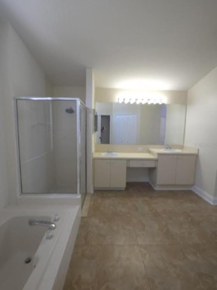 Image 16 of 48 For 18005 Palm Breeze Drive