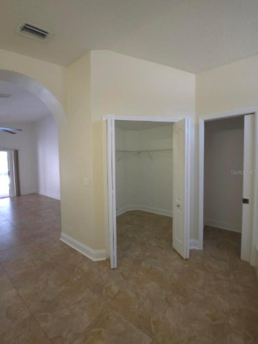 Image 17 of 48 For 18005 Palm Breeze Drive