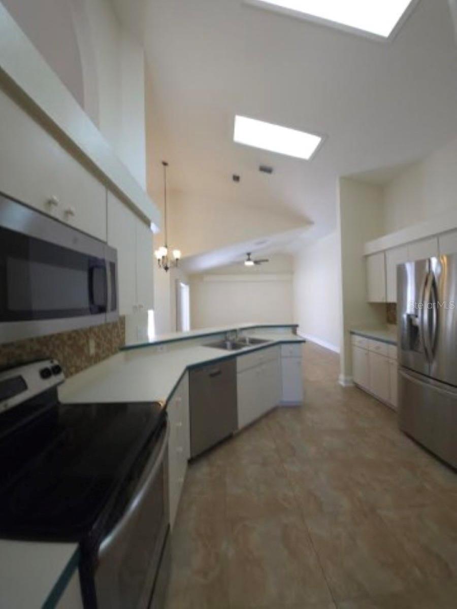 Image 20 of 48 For 18005 Palm Breeze Drive