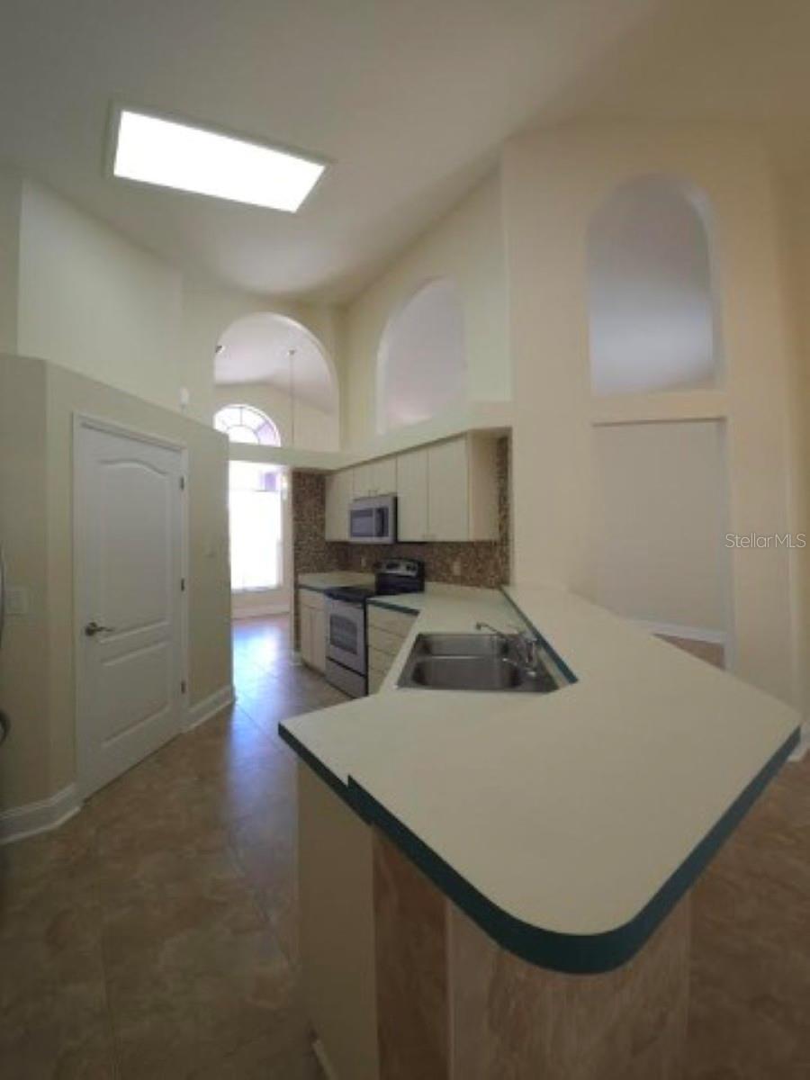 Image 24 of 48 For 18005 Palm Breeze Drive