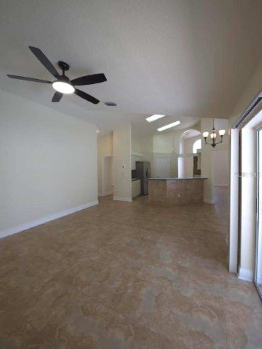 Image 26 of 48 For 18005 Palm Breeze Drive