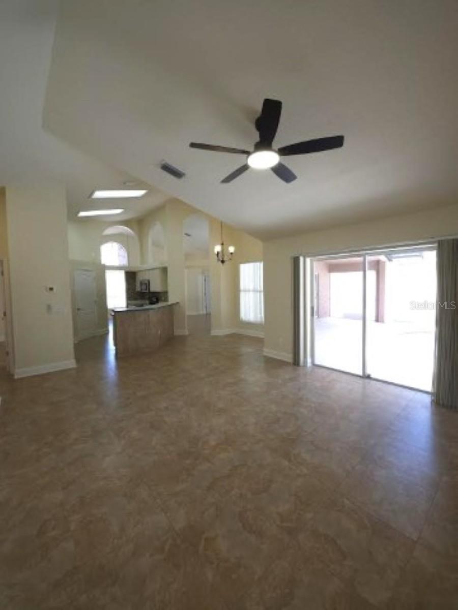 Image 27 of 48 For 18005 Palm Breeze Drive