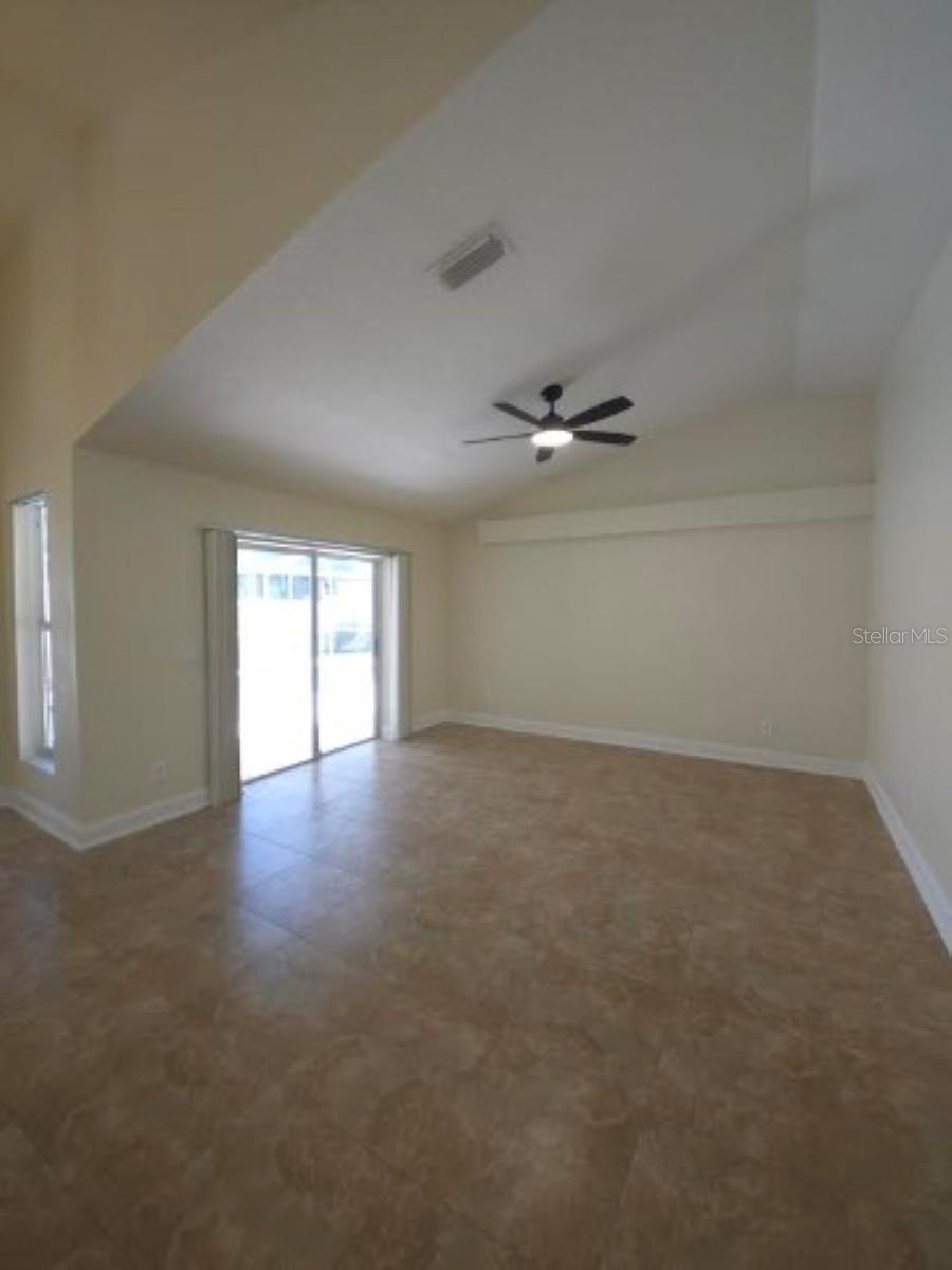Image 28 of 48 For 18005 Palm Breeze Drive