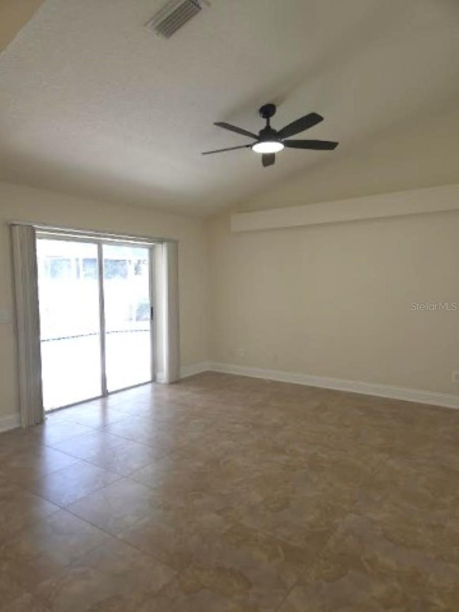 Image 29 of 48 For 18005 Palm Breeze Drive