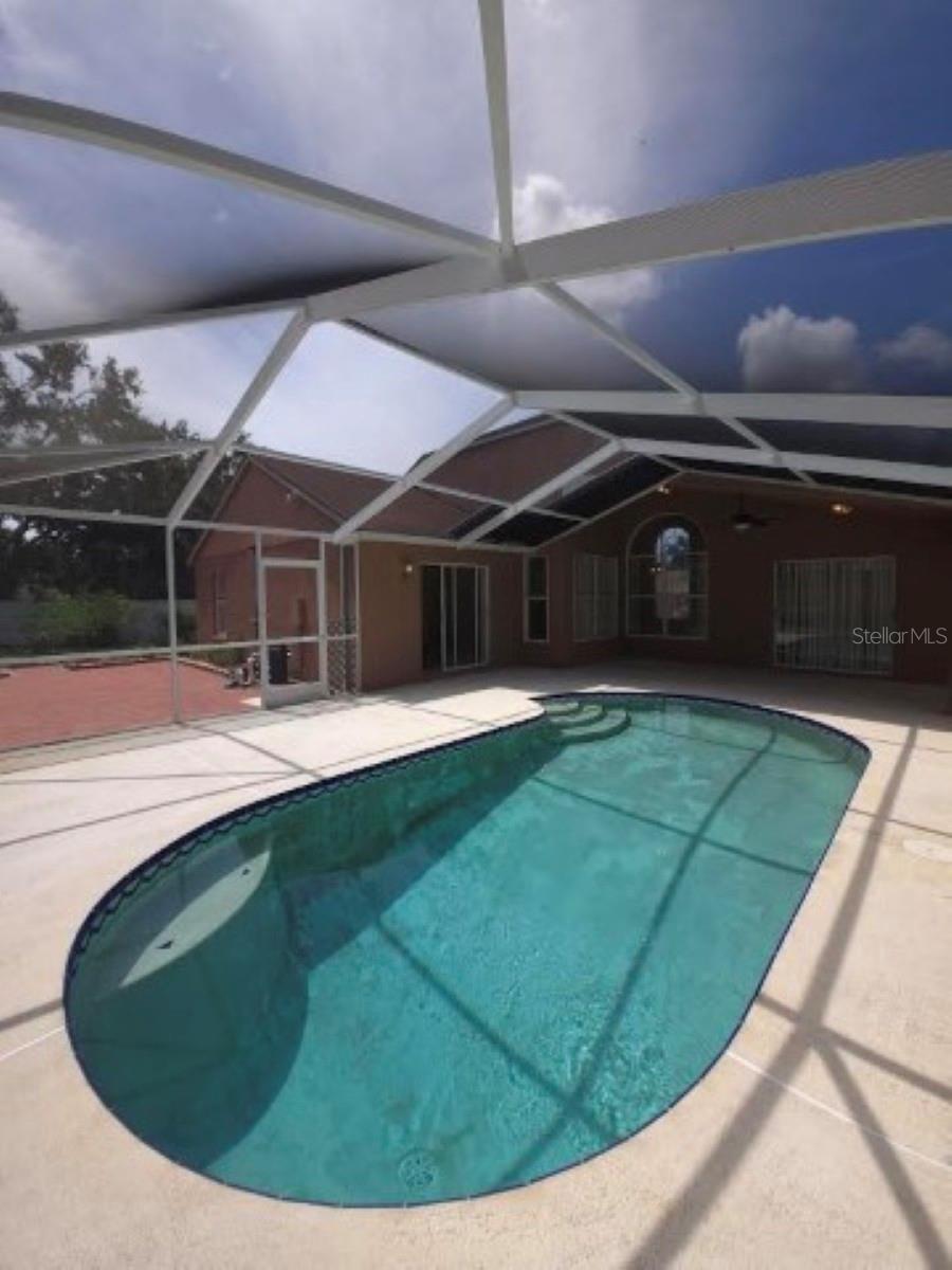 Image 41 of 48 For 18005 Palm Breeze Drive