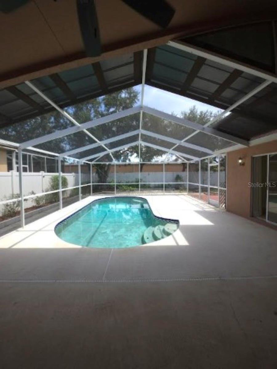 Image 42 of 48 For 18005 Palm Breeze Drive
