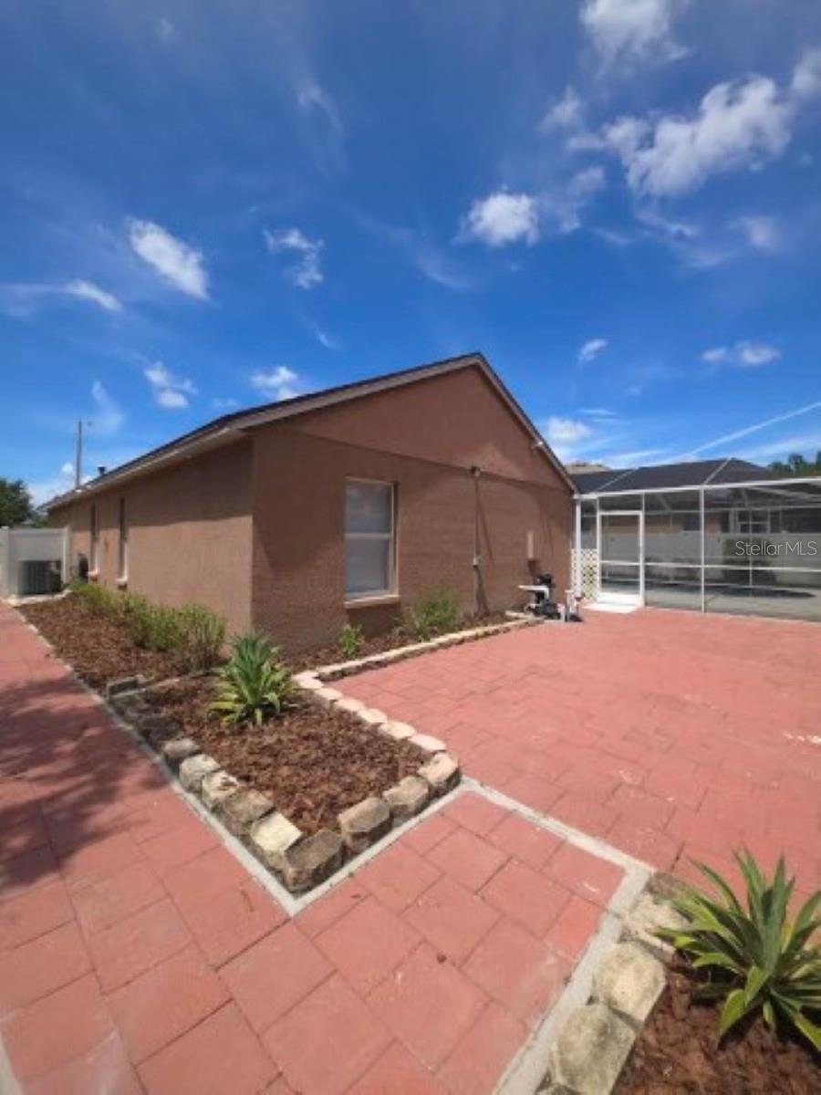 Image 46 of 48 For 18005 Palm Breeze Drive