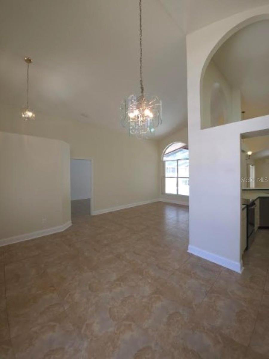 Image 6 of 48 For 18005 Palm Breeze Drive