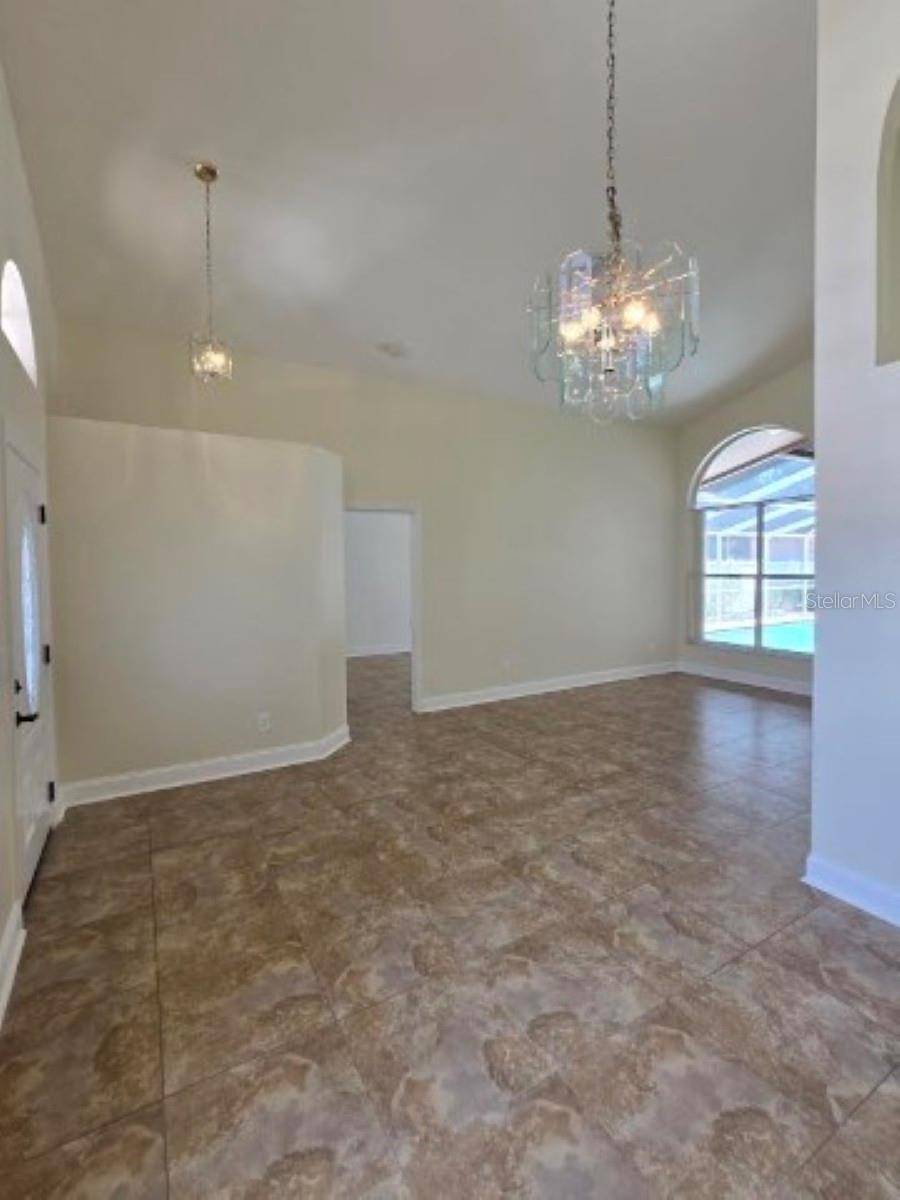 Image 8 of 48 For 18005 Palm Breeze Drive