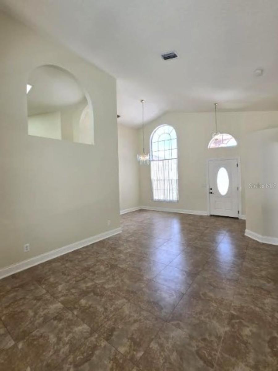 Image 9 of 48 For 18005 Palm Breeze Drive