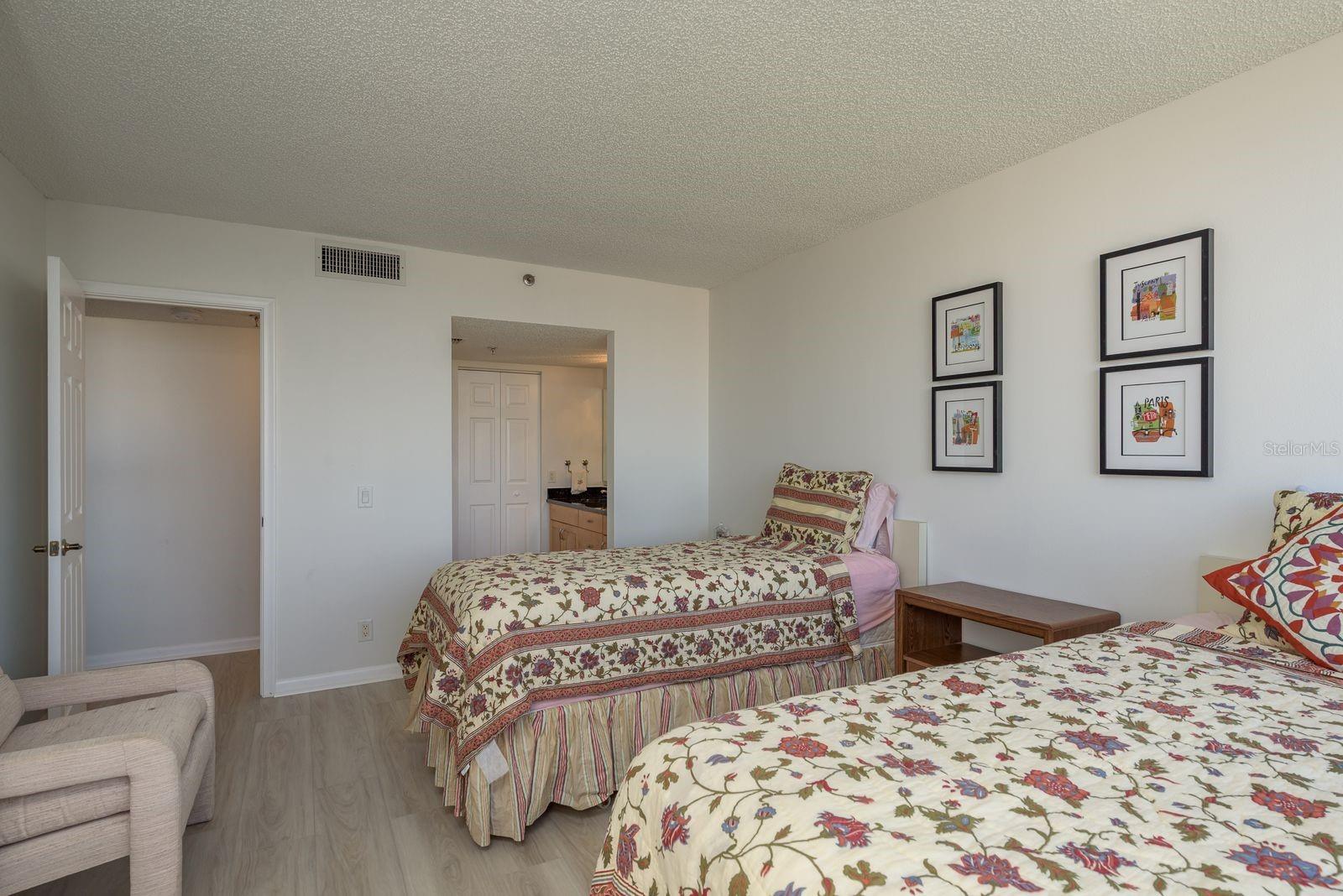 Image 18 of 36 For 6287 Bahia Del Mar Circle 905