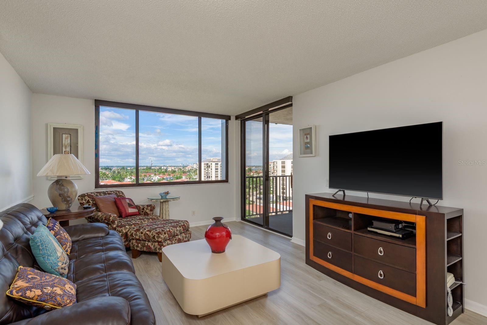 Image 8 of 36 For 6287 Bahia Del Mar Circle 905