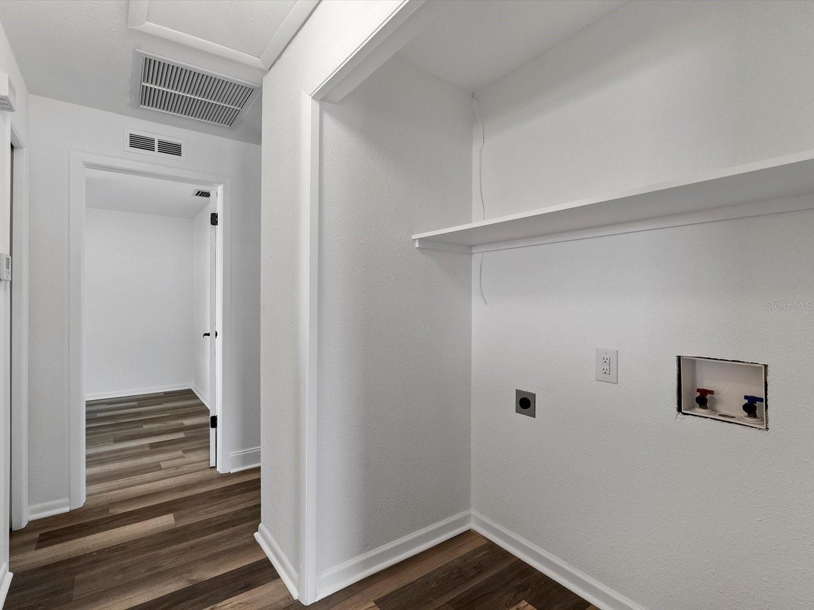 Image 12 of 19 For 4715 Kemble Court