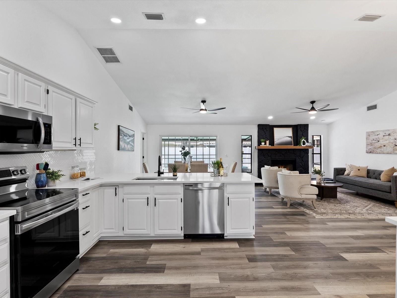 Image 4 of 19 For 4715 Kemble Court