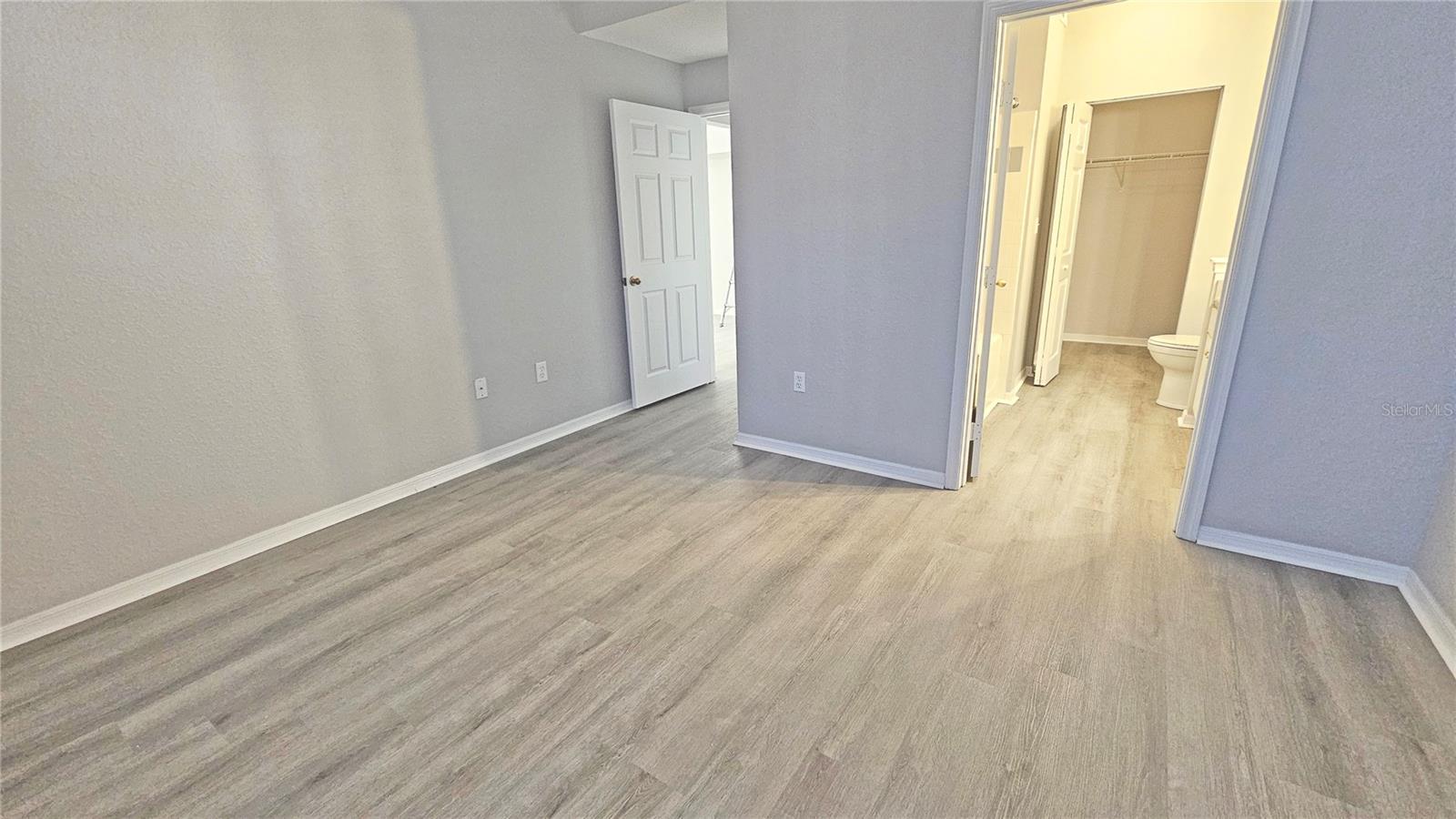 Listing photo id 8 for 9018 Lake Chase Island Way 9108