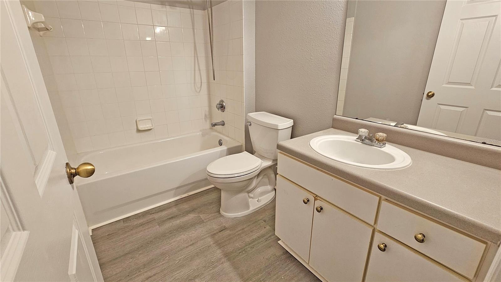 Listing photo id 13 for 9018 Lake Chase Island Way 9108