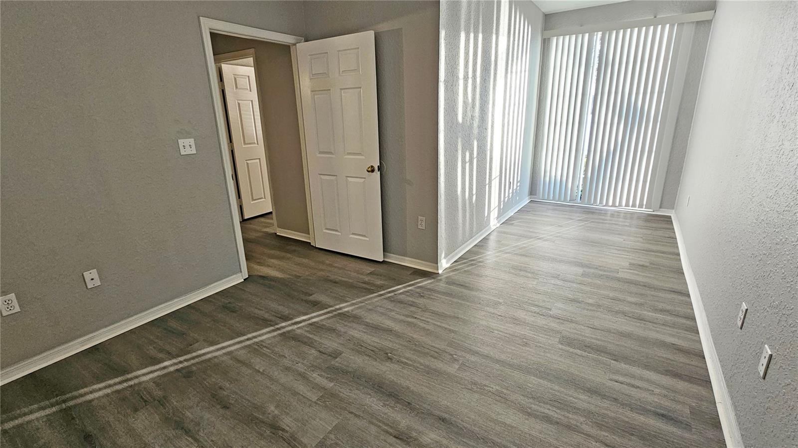 Listing photo id 15 for 9018 Lake Chase Island Way 9108