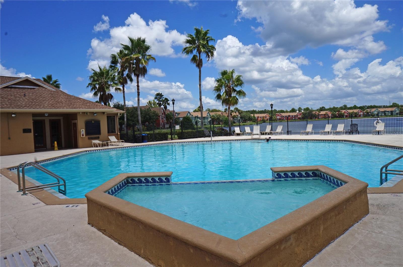 Listing photo id 22 for 9018 Lake Chase Island Way 9108