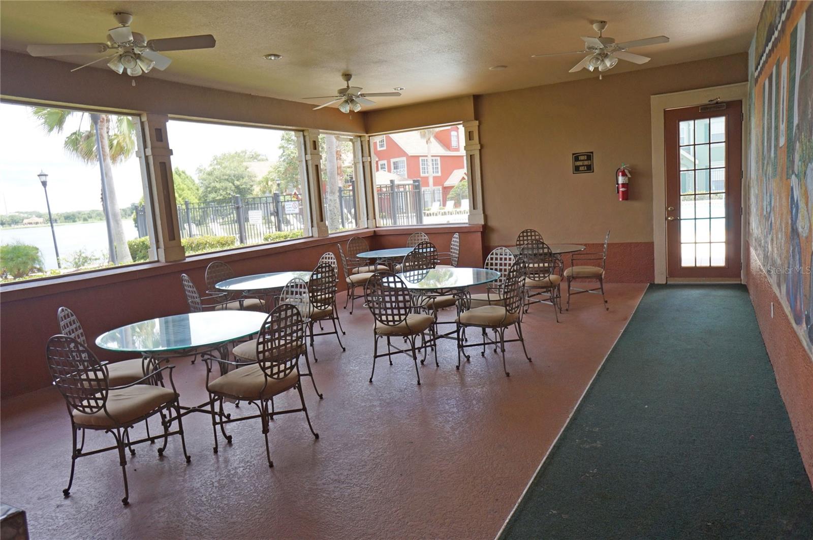 Listing photo id 23 for 9018 Lake Chase Island Way 9108